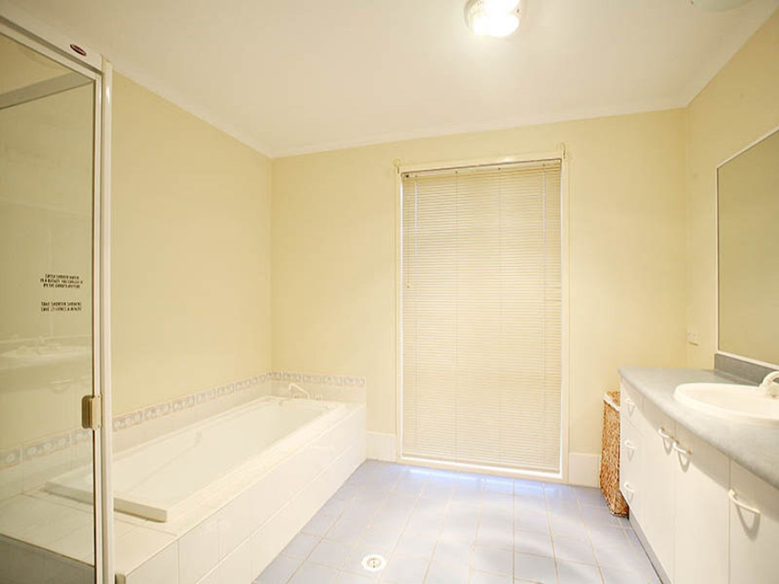 3 Maddison Place, The Gap, QLD 4061