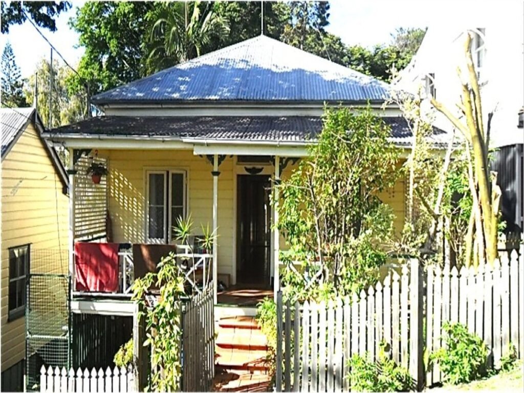21 Cairns Street, Red Hill, QLD 4059