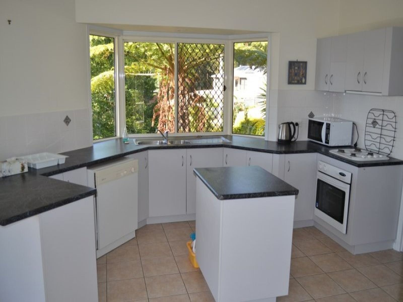 15 Flores Court, Tamborine Mountain, QLD 4272