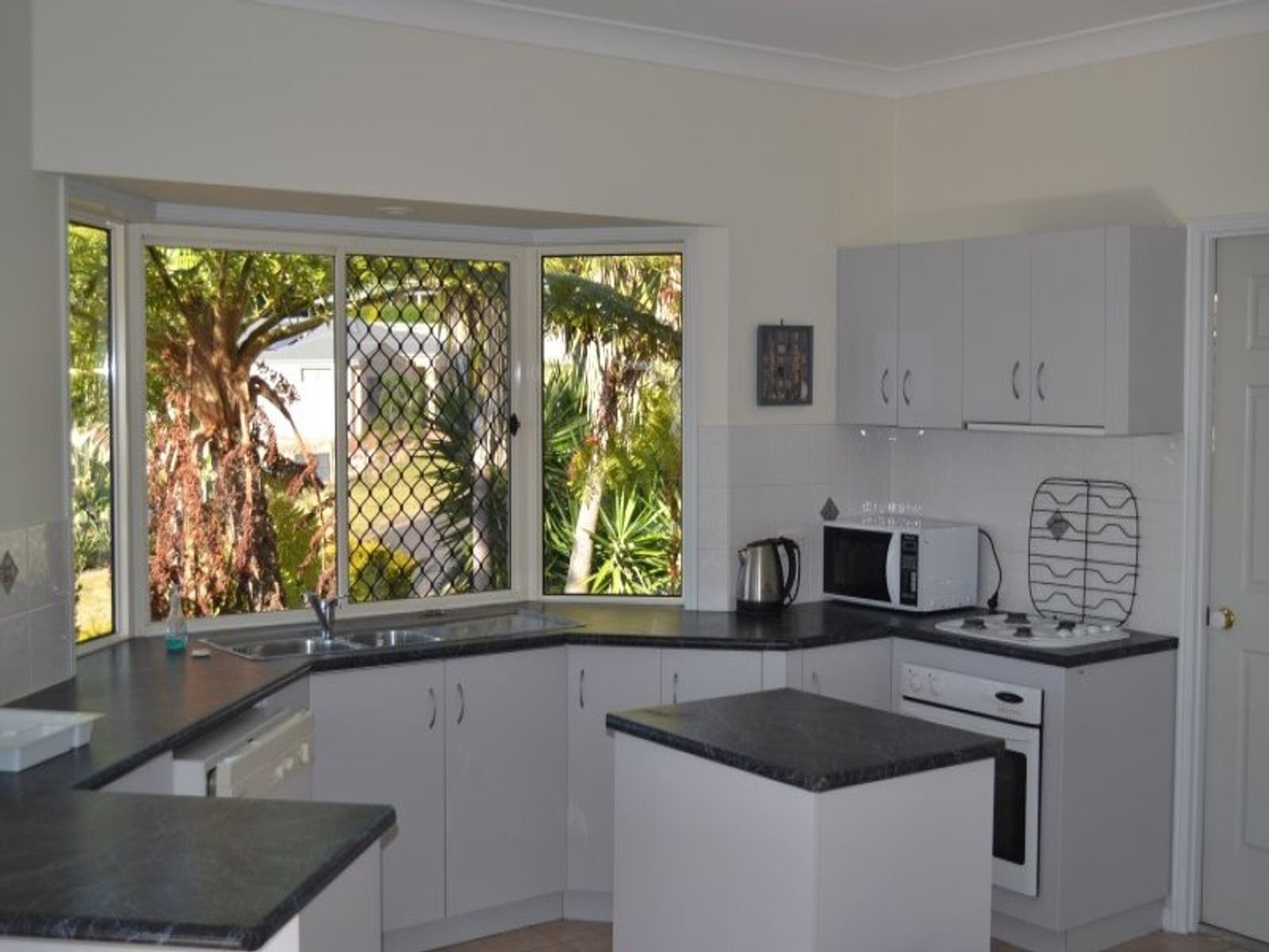 15 Flores Court, Tamborine Mountain, QLD 4272