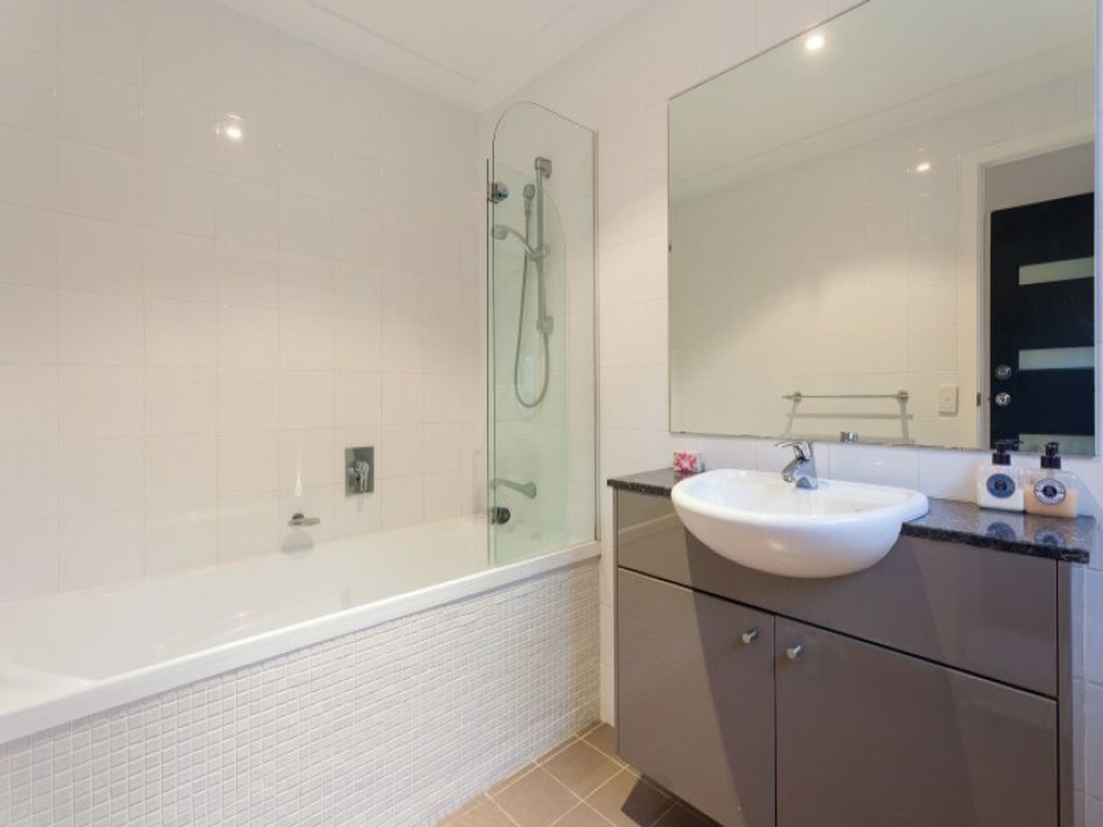 2/12 Lower Clifton Terrace, Red Hill, QLD 4059