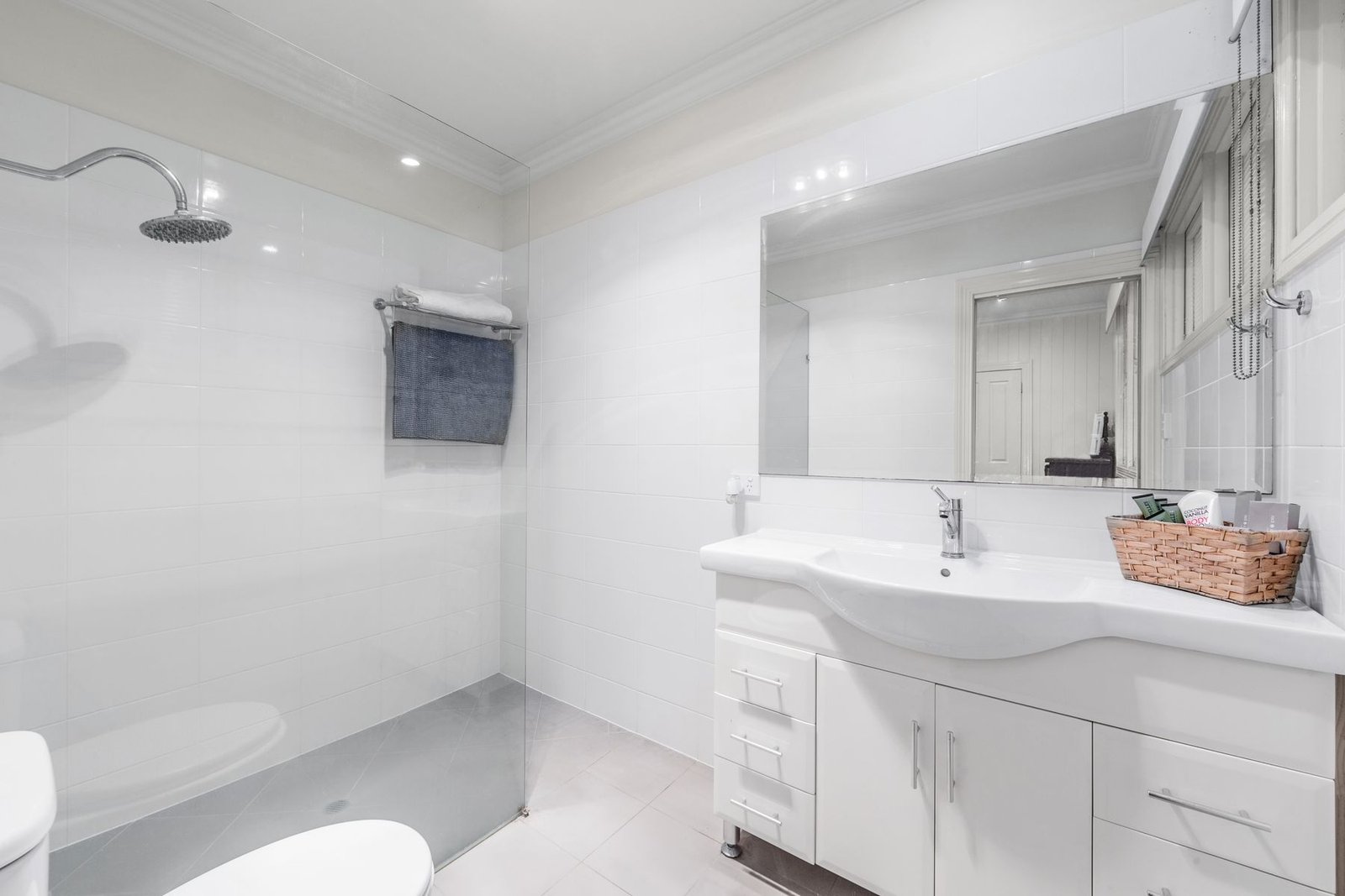 127 Macrossan Avenue, Norman Park, QLD 4170